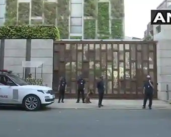 Police lodge FIR after SUV with explosives found near Mukesh Ambani