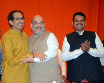 Mumbai: BJP President Amit Shah and Sena President Uddhav Thackeray, along with Maharashtra Chief Minister and BJP leader Devendra Fadnavis during a joint media briefing regarding BJP-Shiv Sena alliance for upcoming Lok Sabha and Maharashtra Assembly