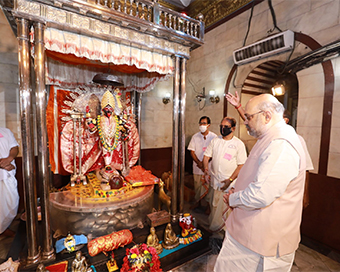 Amit Shah offers puja at Dakshineswar