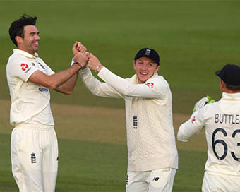 ENG vs PAK: Anderson takes out Pak top order after Eng pile up 583/8