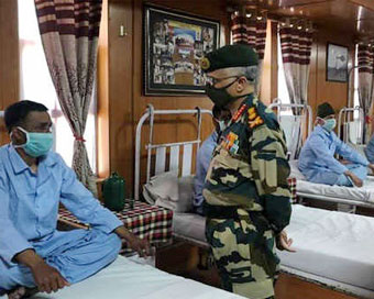 Army Chief visits Leh, interacts with injured soldiers