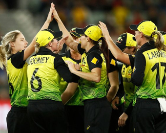 Melbourne: Australian players celebrate after beating India by 85 runs and winning the 5th women