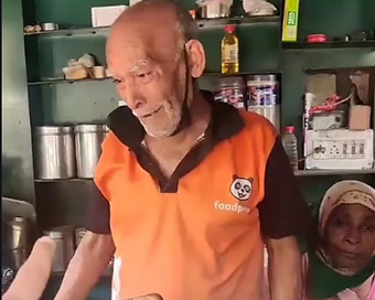 #BabaKaDhaba trends as Bollywood urges fans to help struggling elderly food stall owners