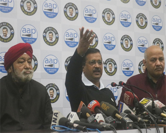  1046110
Caption: New Delhi: Delhi Chief Minister AND Aam Aadmi Party (AAP) national convener Arvind Kejriwal accompanied by Deputy Chief Minister Manish Sisodia, addresses a press conference where four-time BJP legislator and former minister Harsha