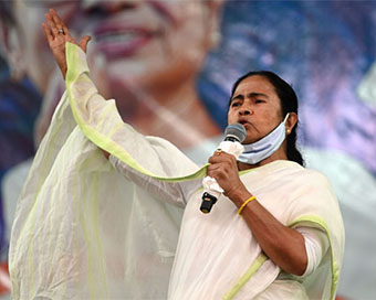 Shiv Sena out of Bengal polls, to back Mamata Banerjee