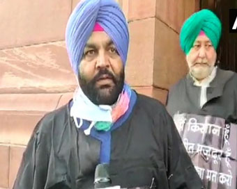 Punjab Congress MPs wear black gowns