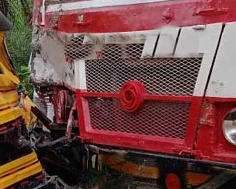 35 pilgrims injured in Gujarat road accident