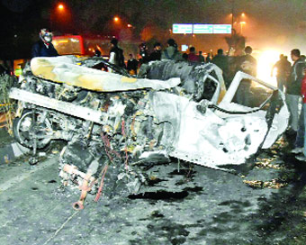 3 dead, 2 injured in Delhi as cars catch fire after crash