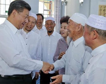 Chinese President Xi Jinping with muslims (File photo)