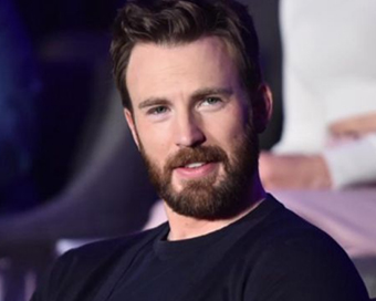 Chris Evans uses nude photo leak to exhort voter turnout in US polls