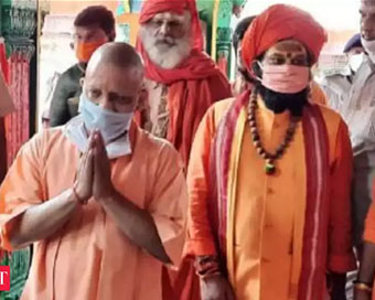 Yogi visits Ayodhya, ahead of 