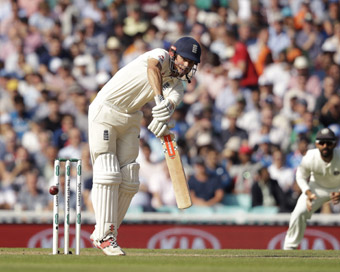 England lead by 154, Jadeja