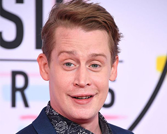 Macaulay Culkin makes fans 