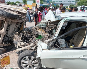 1 dead, 3 injured as speeding car rams several vehicles in Delhi