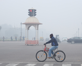 New Delhi: Dense fog engulfs the national capital, on Dec 30, 2019. Delhi and national capital region (NCR) were enveloped in a thick blanket of fog on Monday morning (Photo: IANS)