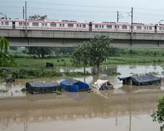 Parts of Delhi still flooded despite receding water level