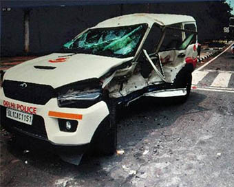 Car rams into police vehicle in Delhi, Head Constable dies