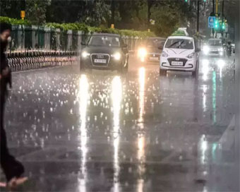 Delhi records min temp of 24.4 degrees, moderate rainfall predicted