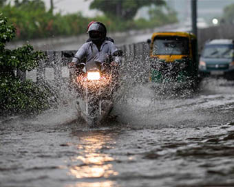 Water-logging after heavy showers in Delhi, but rain deficiency down