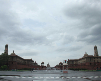 Cloudy day in Delhi, rains likely