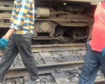 Goa-Delhi Rajdhani Express derails, major mishap averted