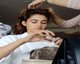 Disha Patani does her make-up for first time