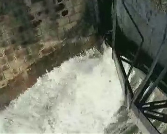 Durgapur barrage lock gate damaged, panic of flood in Bengal villages
