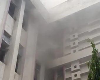 Fire erupts in Delhi