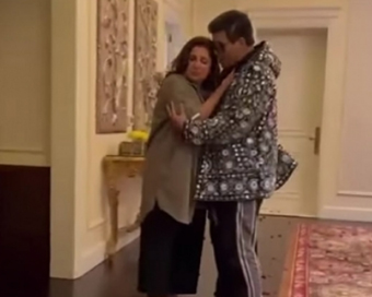 Farah Khan, Karan Johar dance to 