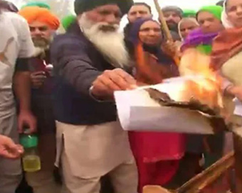 Farmers burn copies of farm laws