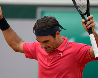 Novak Djokovic, Roger Federer enter third round of French Open