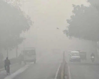 Dense fog engulfs Delhi, AQI improves to `moderate` category