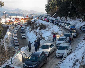 Fresh snow in parts of Himachal, roads gridlocked