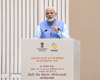New Delhi: Prime Minister Narendra Modi addresses during a programme organised to lay the foundation stone of CGD (city gas distribution) Projects in 65 Geographical Areas under 9th CGD Bidding Round at Vigyan Bhawan in New Delhi on Nov 22, 2018. (Ph