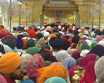 Devotees in Punjab, Haryana throng gurdwaras to mark Baisakhi