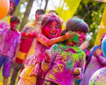 Happy Holi 2020: WhatsApp Wishes, Messages, SMS, Status, Quotes & Greetings