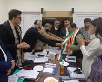 Expelled BJP leader Harak Singh Rawat joins Congress