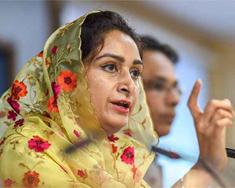Harsimrat Kaur resigns as Union Minister over Centre