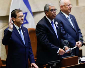 Isaac Herzog sworn in as Israel