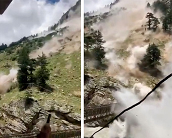 9 tourists killed as boulders hit vehicle in Himachal landslide
