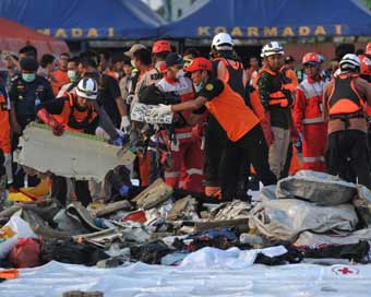 Search on for crashed Indonesian plane, 24 bags of body parts retrieved 