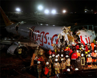 1 killed, 157 wounded as plane slides off runway in Istanbul