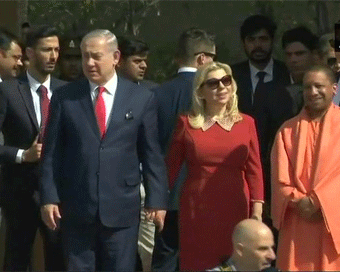 Benjamin Netanyahu visits Taj Mahal