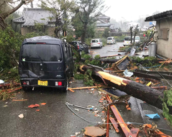 CHIBA, Oct. 12, 2019 (Xinhua) -- Photo taken on Oct. 12, 2019 shows the scene after a tornado hit Chiba Prefecture near Tokyo, Japan. A tornado formed during the course of the Typhoon Hagibis hit Chiba Prefecture near Tokyo on Saturday, injuring five