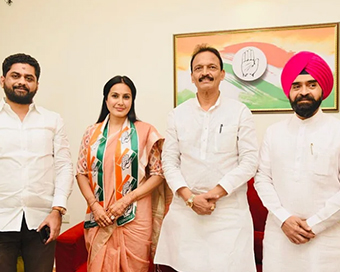 TV actress Kamya Panjabi joins Congress in Mumbai