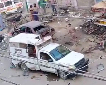 Rangers official martyred, 10 injured in Karachi blast