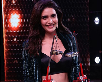 Karishma Tanna: Holding 