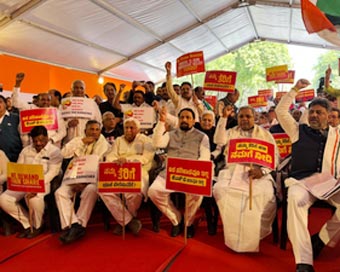 Karnataka govt stages protest against Centre at Jantar Mantar