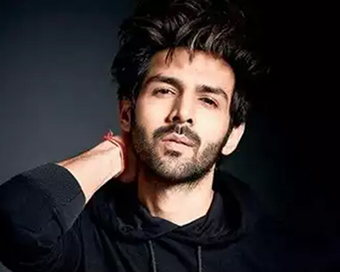 Kartik Aaryan is looking for the person who first ate a bat!