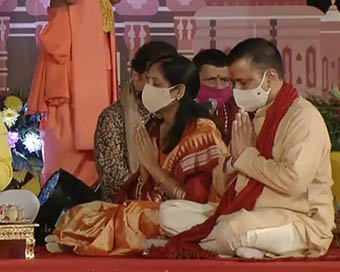 Delhi CM Kejriwal performs Diwali puja at Akshardham temple